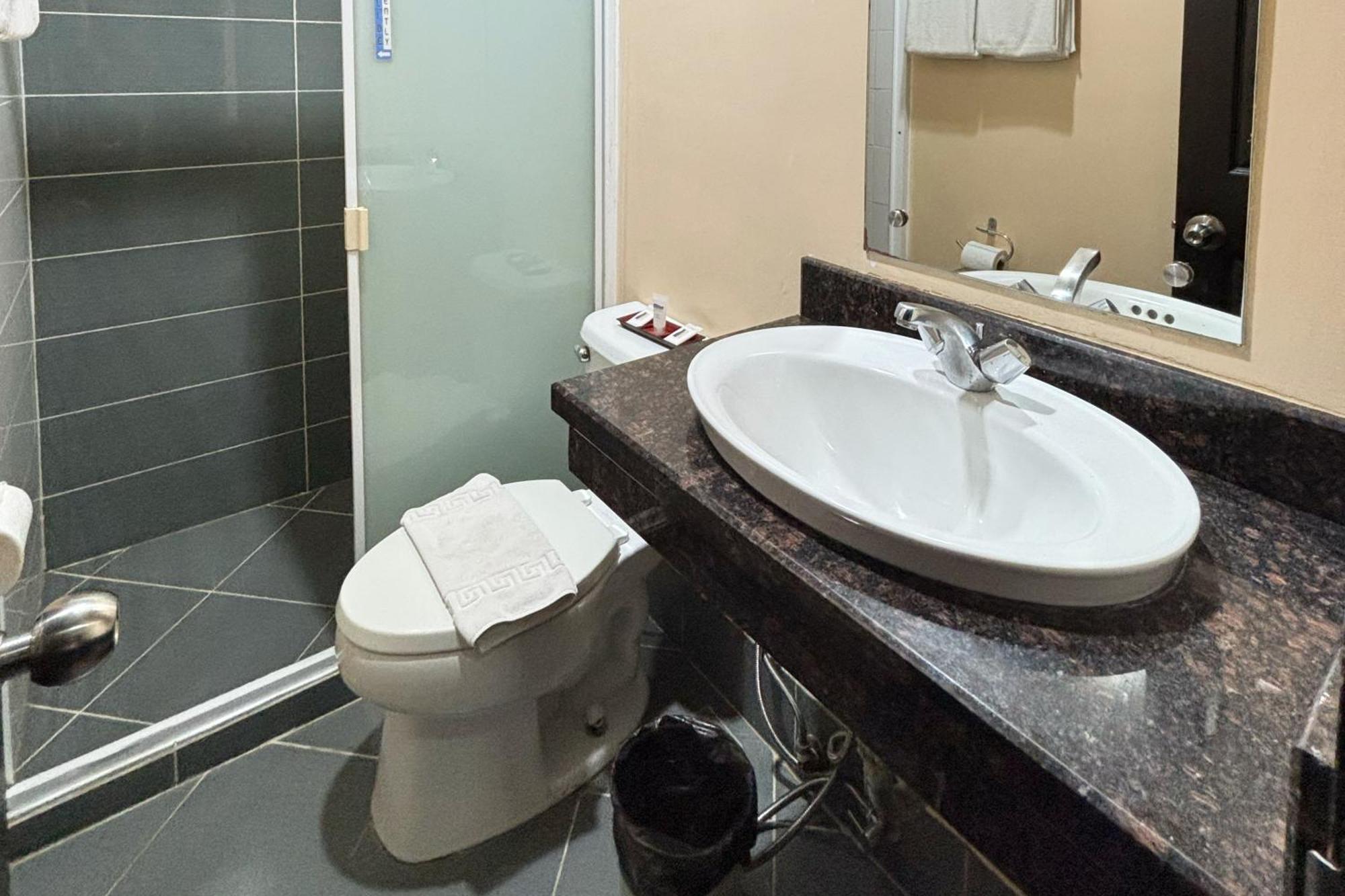 Sugbutel Family Hotel Себу Номер фото