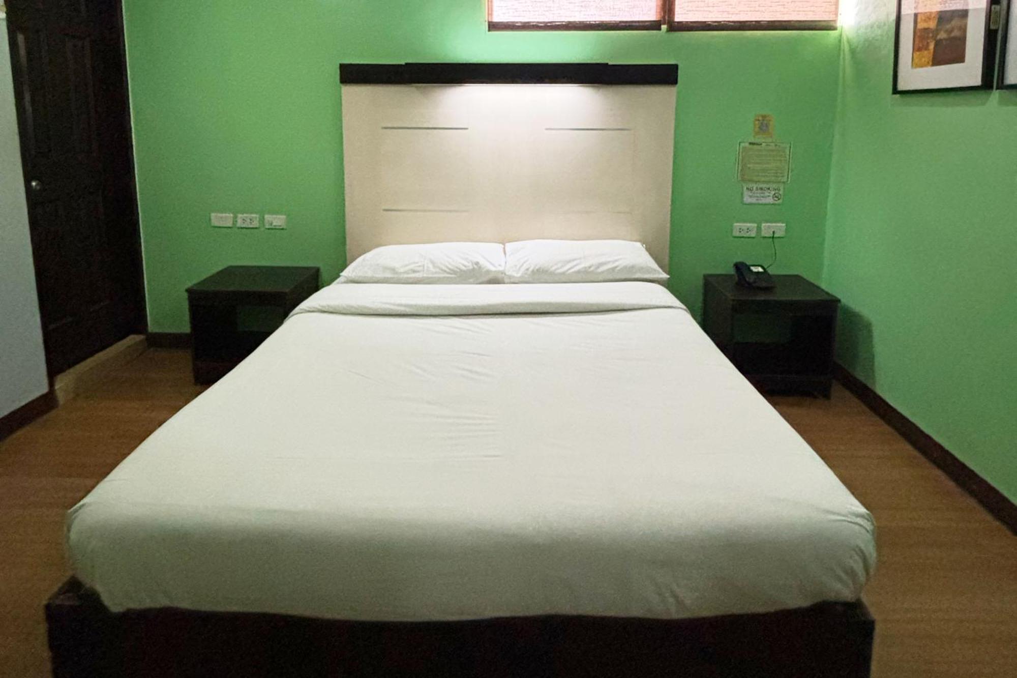 Sugbutel Family Hotel Себу Экстерьер фото