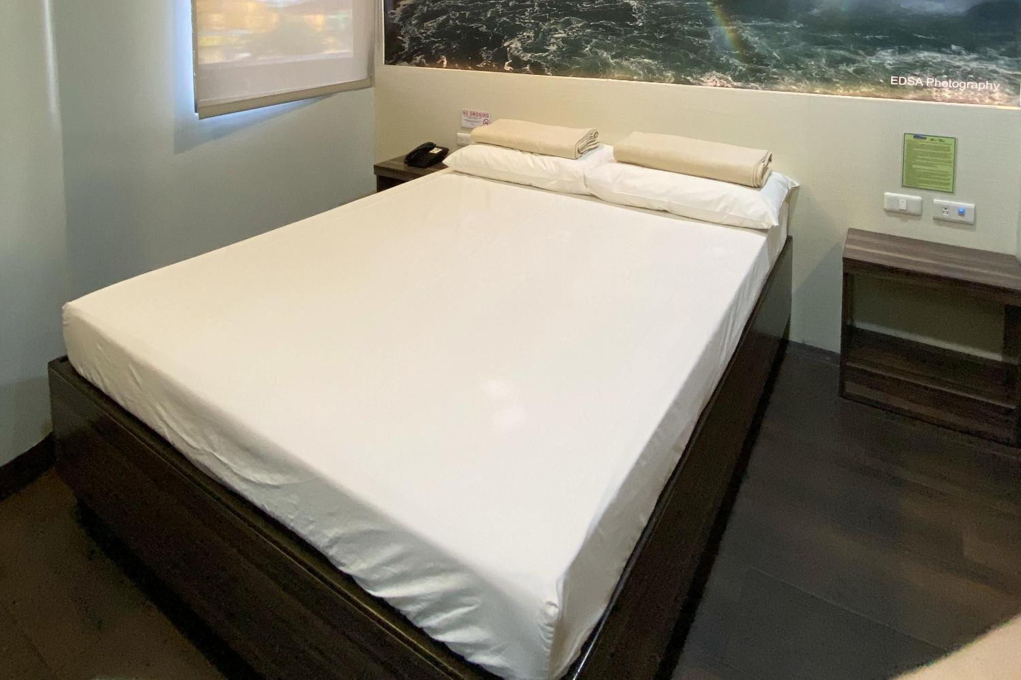 Sugbutel Family Hotel Себу Экстерьер фото